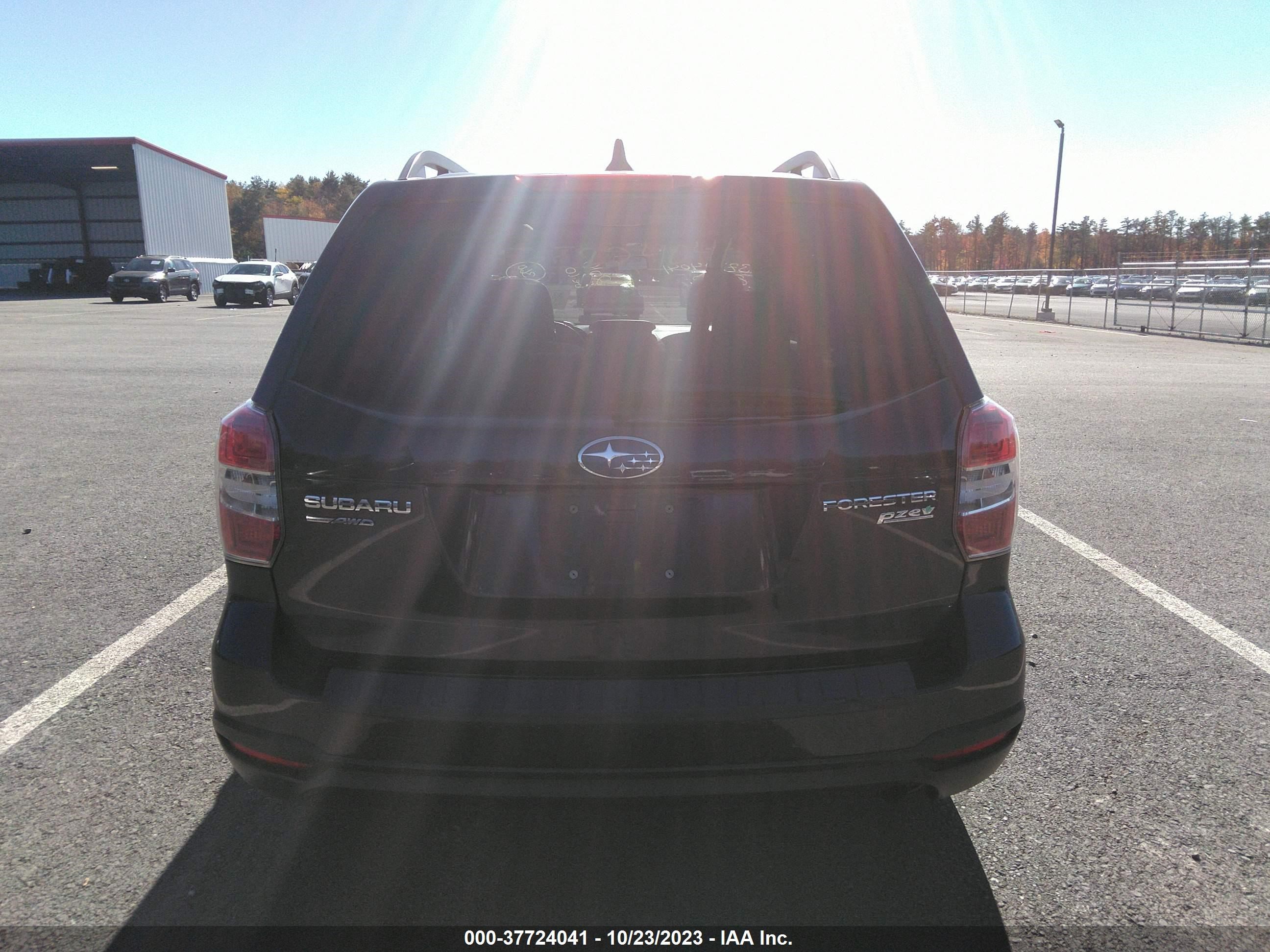 Photo 15 VIN: JF2SJADC5GH447324 - SUBARU FORESTER 