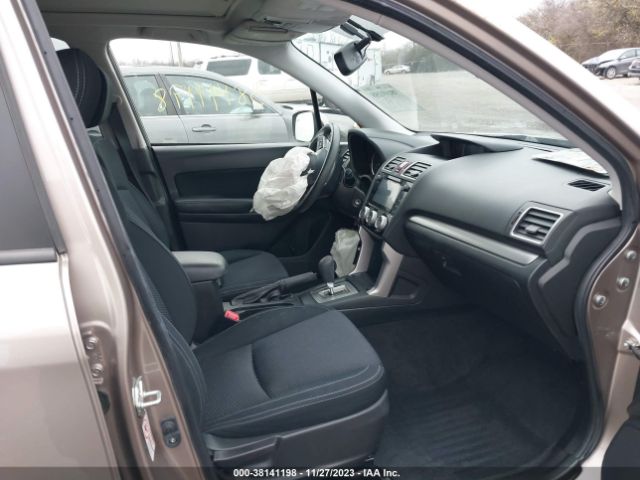 Photo 4 VIN: JF2SJADC5GH506940 - SUBARU FORESTER 