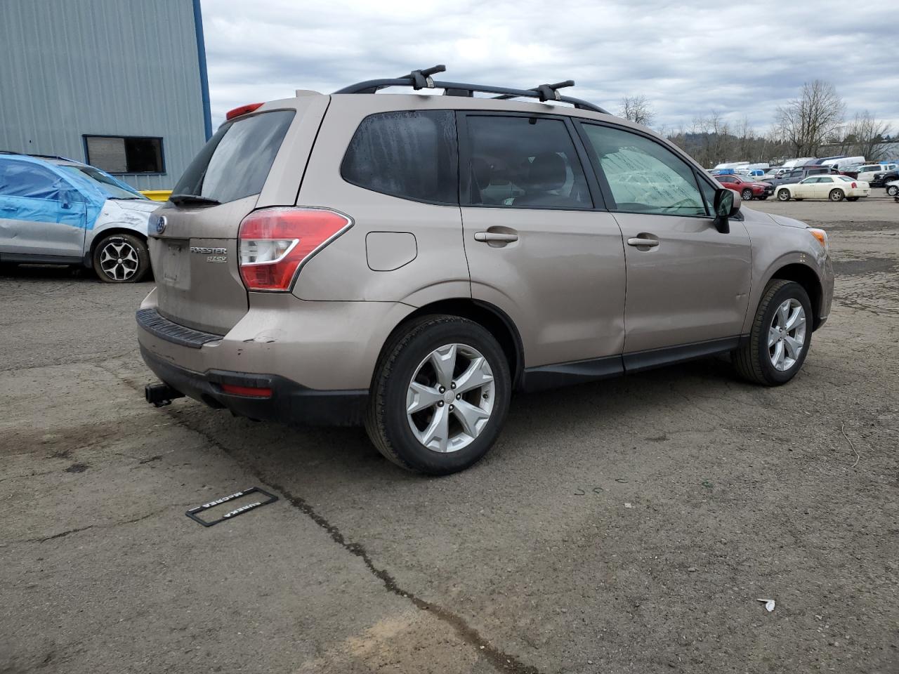 Photo 2 VIN: JF2SJADC6GH475701 - SUBARU FORESTER 