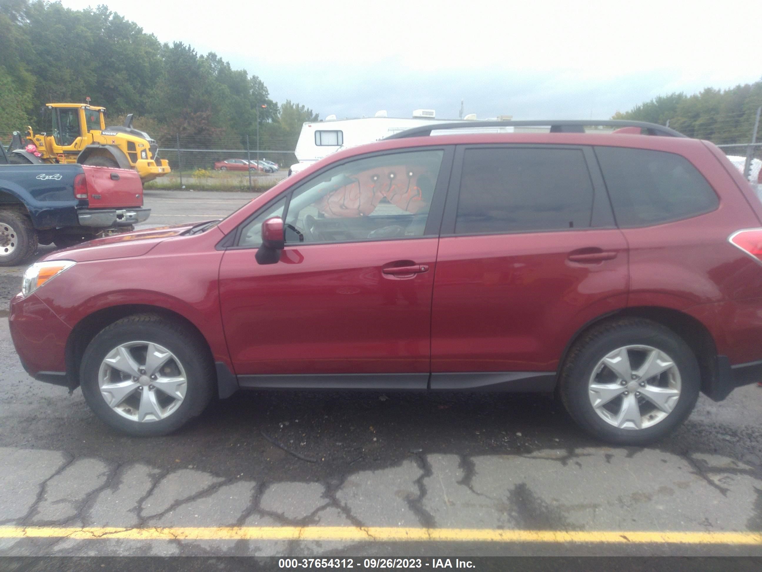 Photo 13 VIN: JF2SJADC7GH401008 - SUBARU FORESTER 