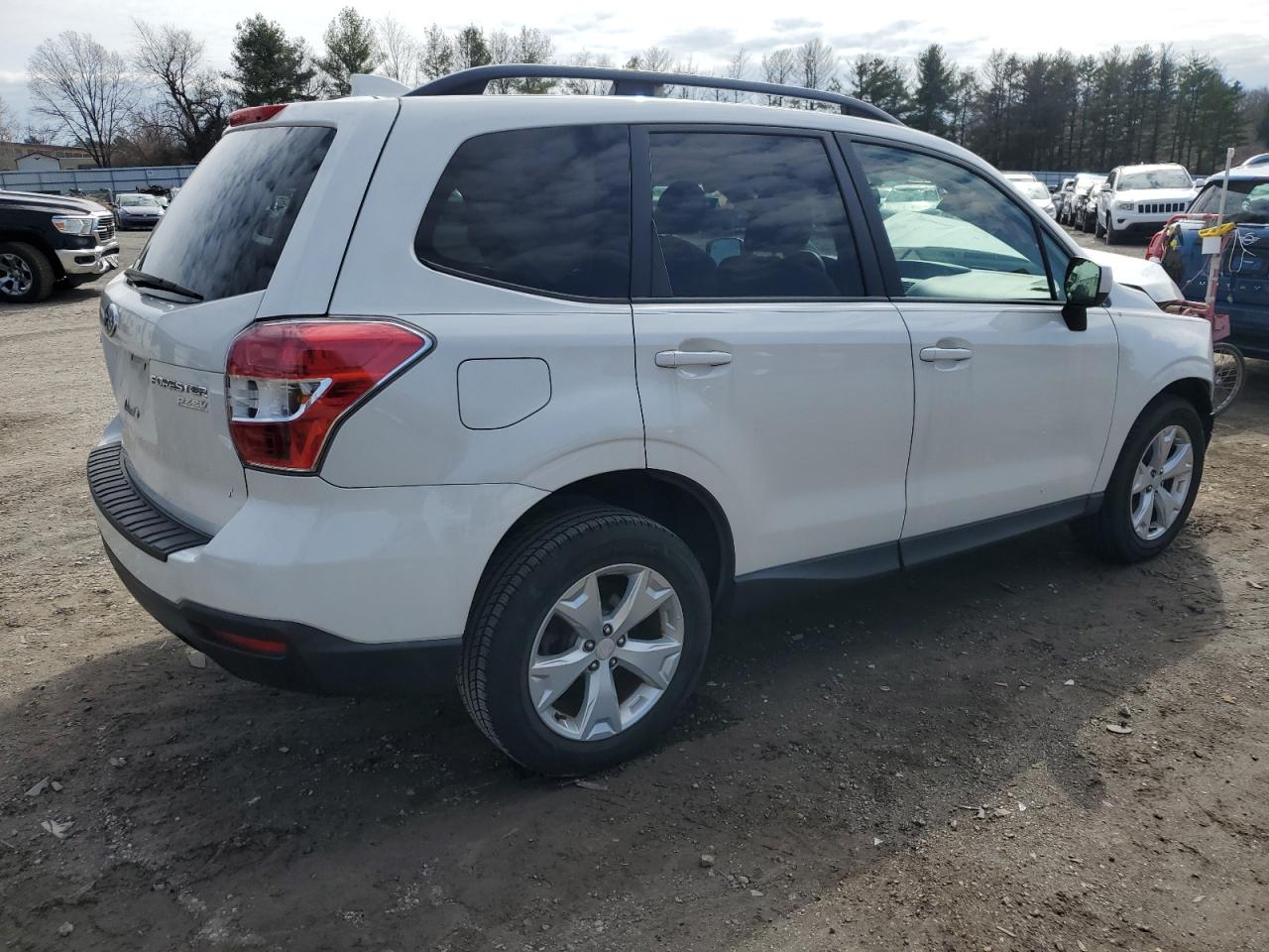 Photo 2 VIN: JF2SJADC7GH422361 - SUBARU FORESTER 