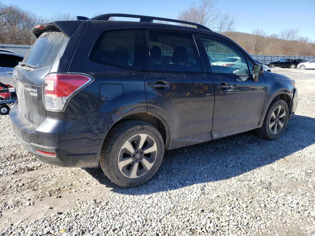 Photo 2 VIN: JF2SJADC7HH511557 - SUBARU FORESTER 