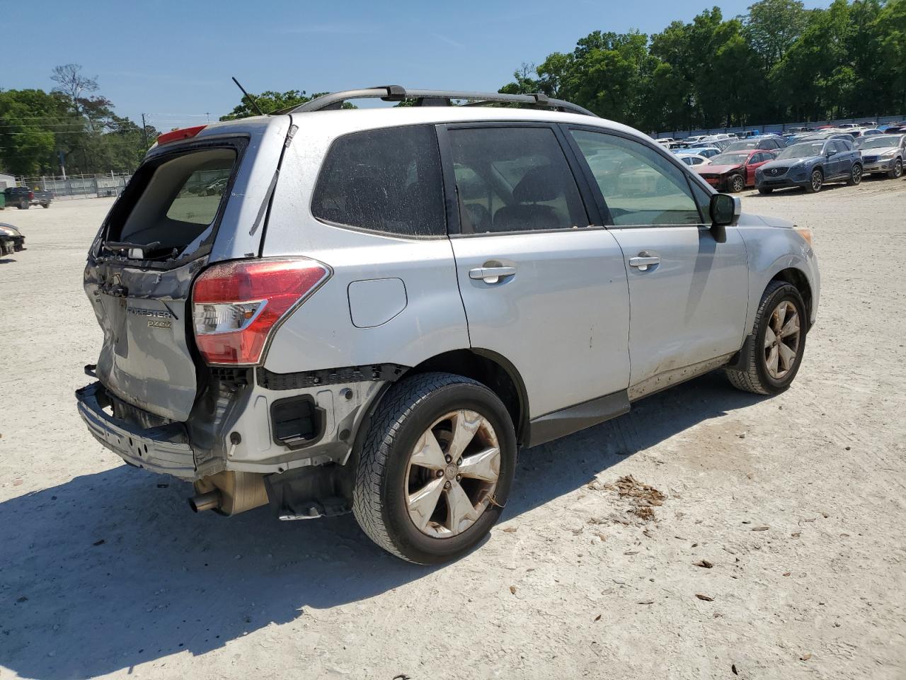 Photo 2 VIN: JF2SJADC8FH401520 - SUBARU FORESTER 