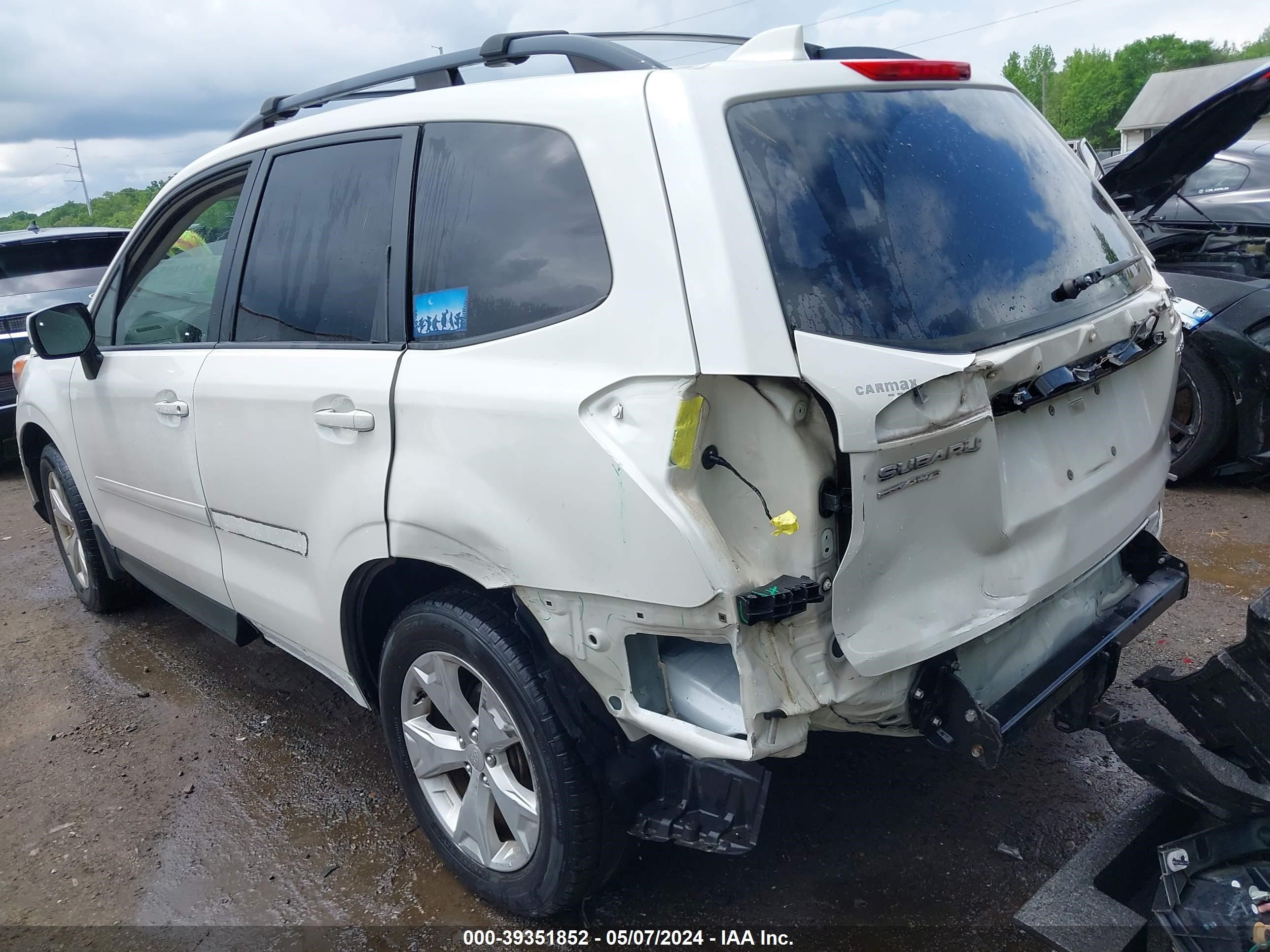 Photo 2 VIN: JF2SJADC8GH401308 - SUBARU FORESTER 