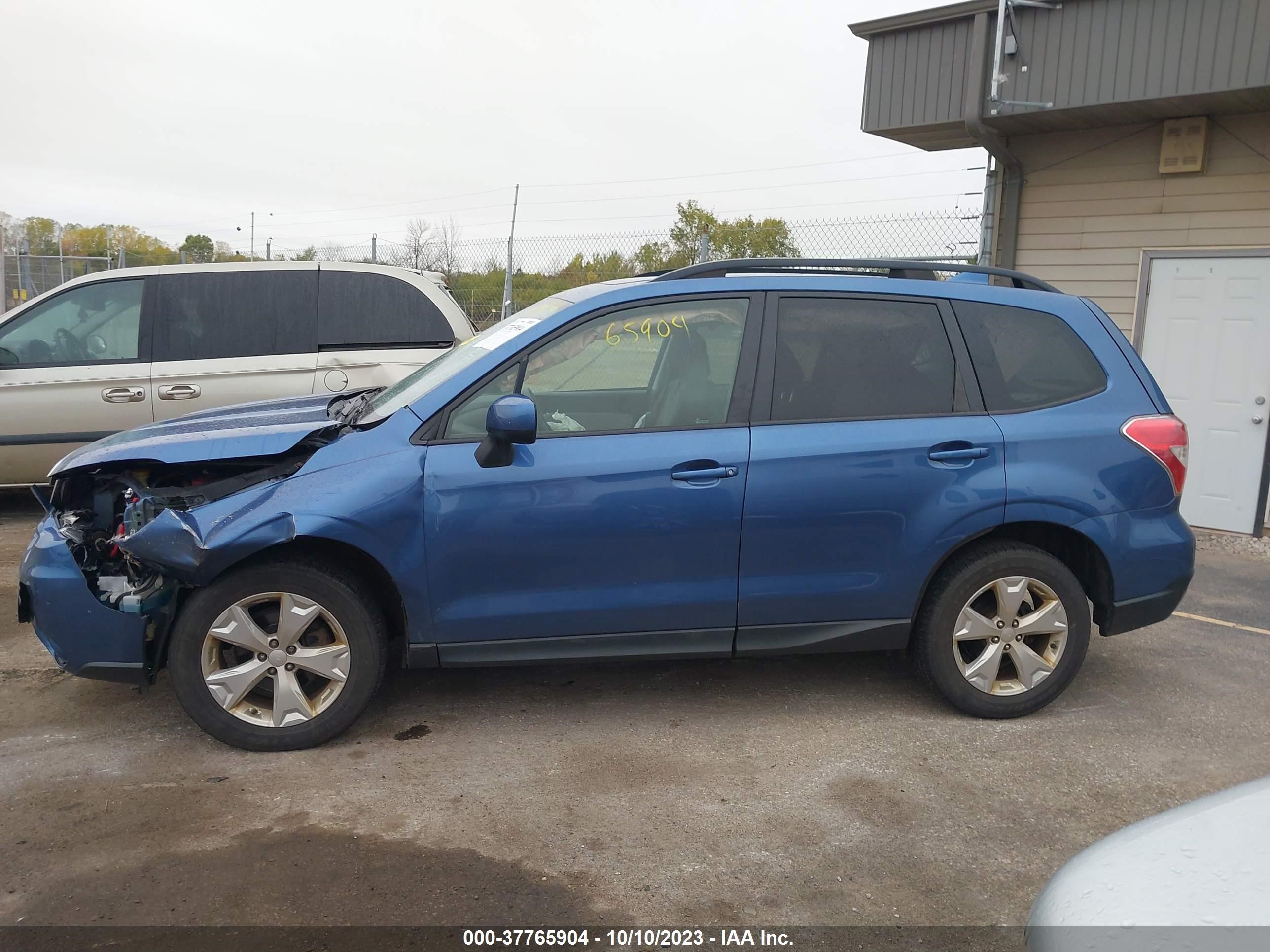 Photo 13 VIN: JF2SJADC8GH413734 - SUBARU FORESTER 