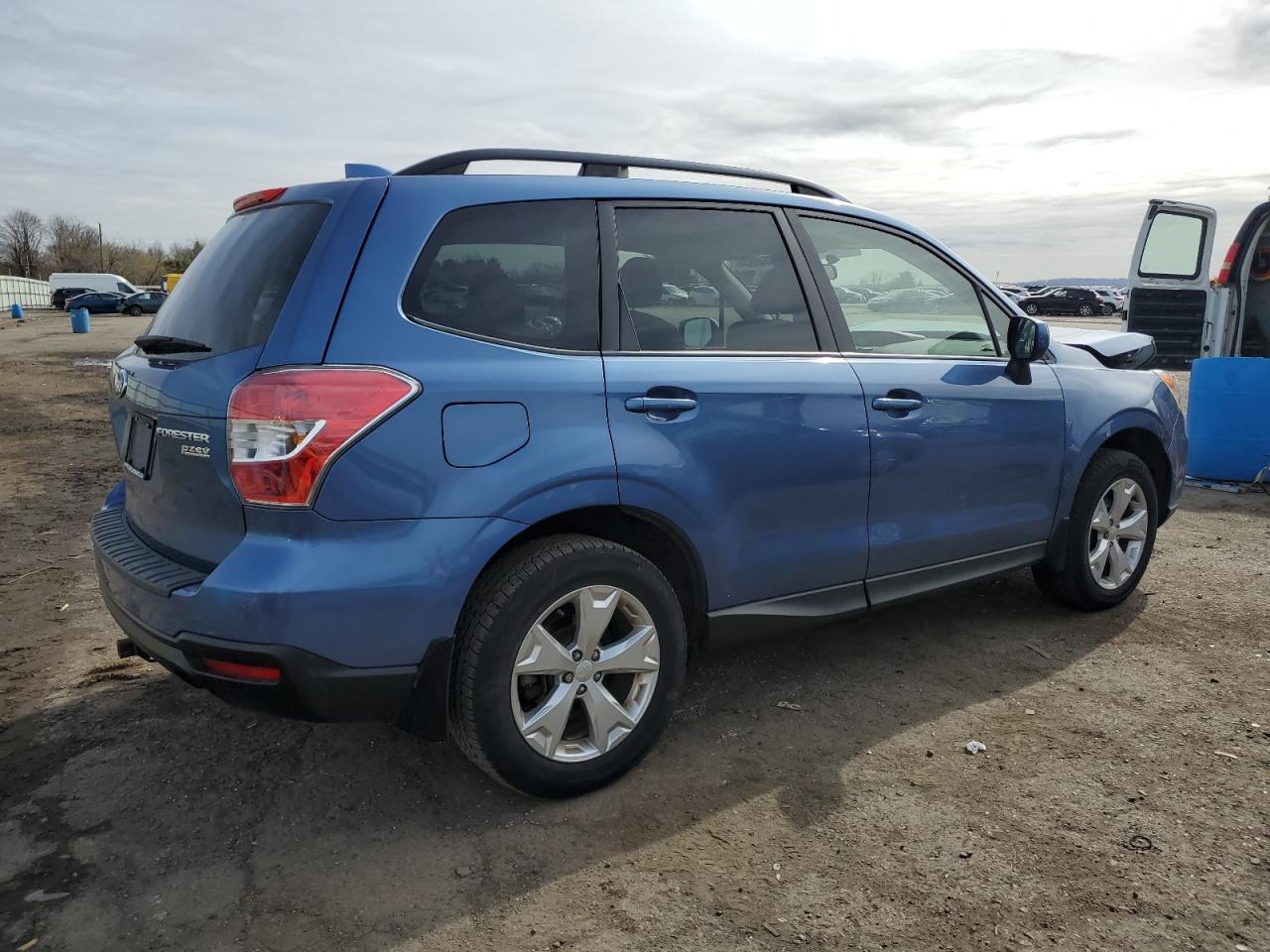 Photo 2 VIN: JF2SJADC8GH500775 - SUBARU FORESTER 