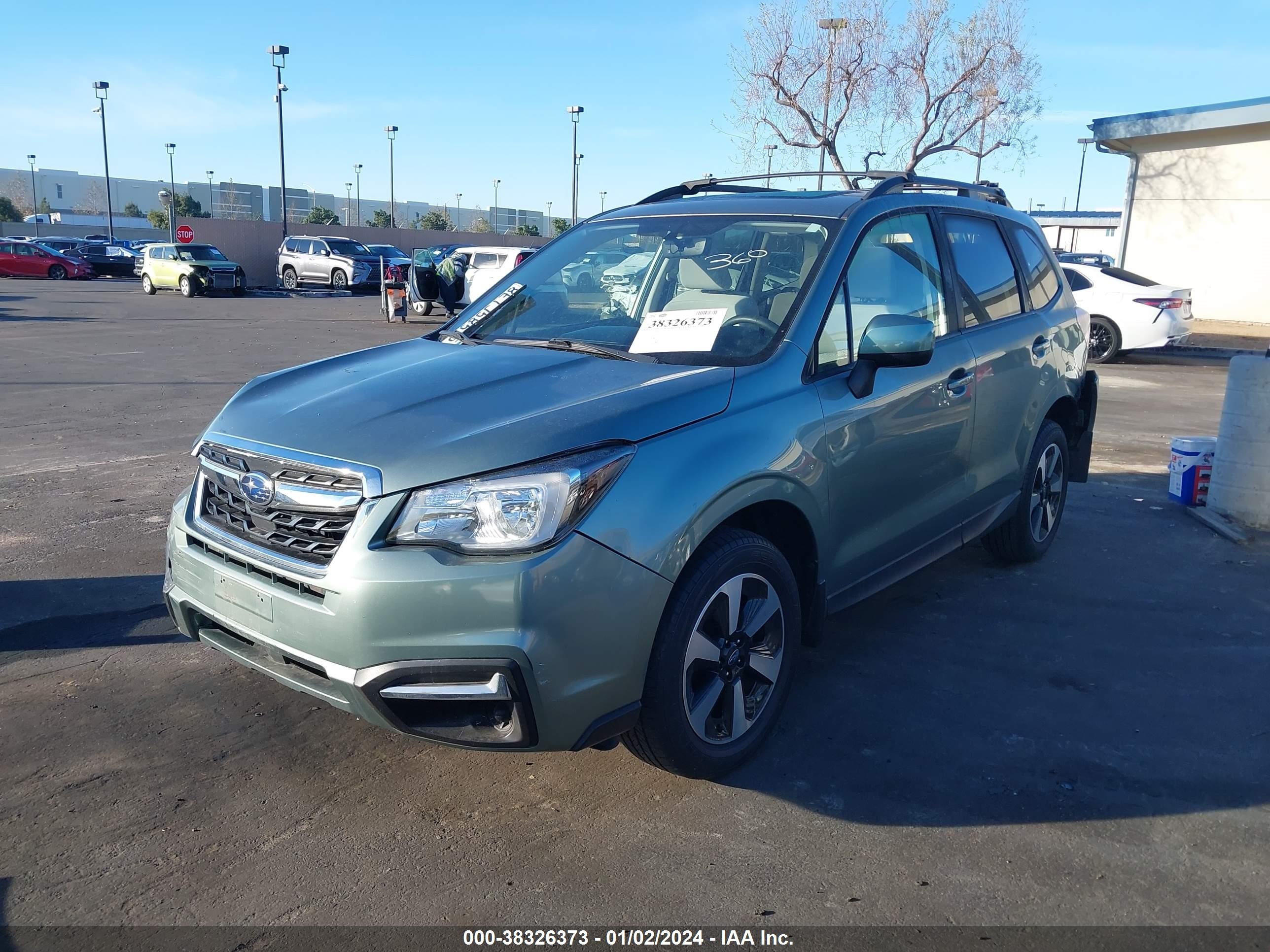 Photo 1 VIN: JF2SJAEC0JH594155 - SUBARU FORESTER 