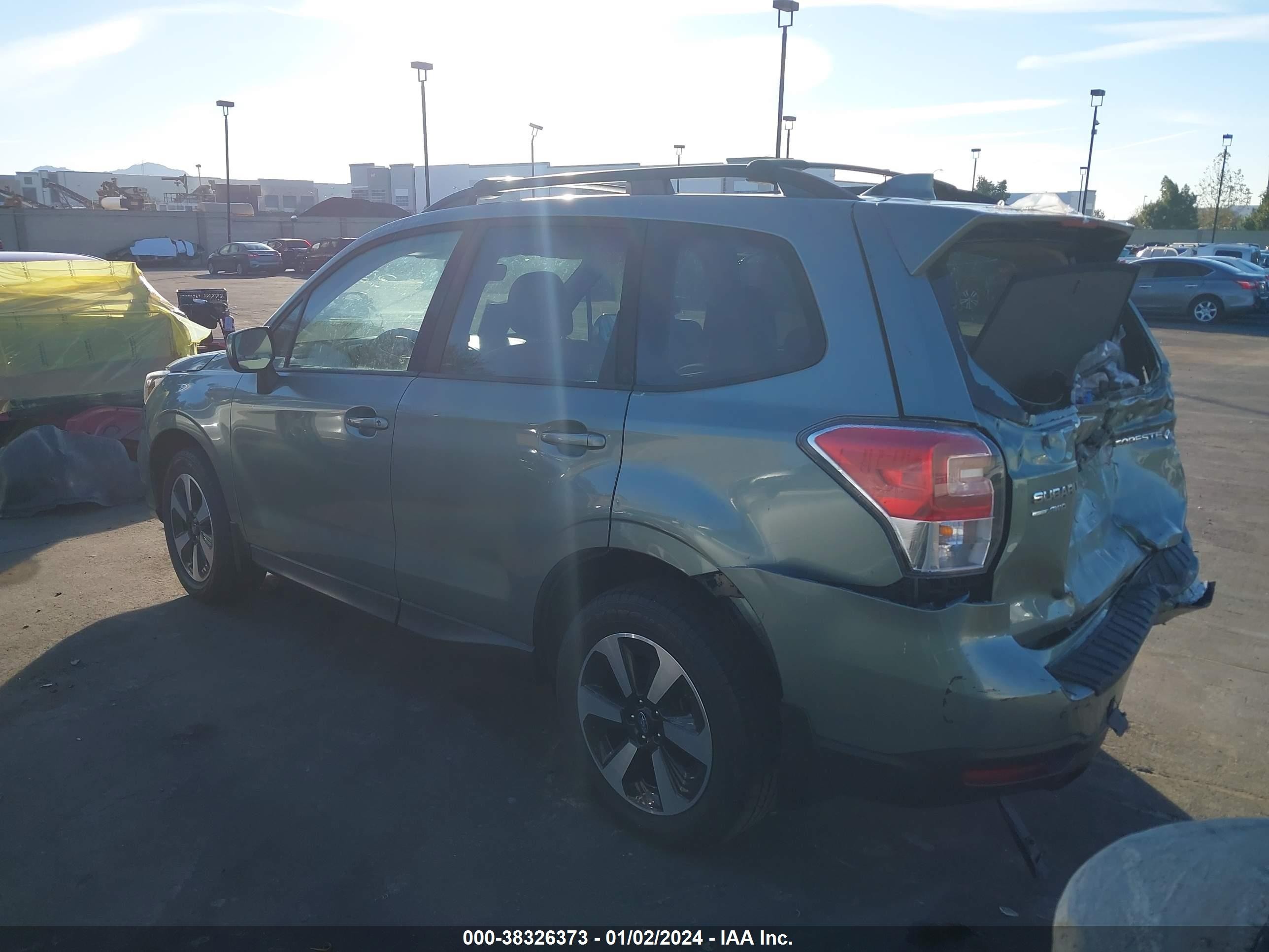 Photo 2 VIN: JF2SJAEC0JH594155 - SUBARU FORESTER 