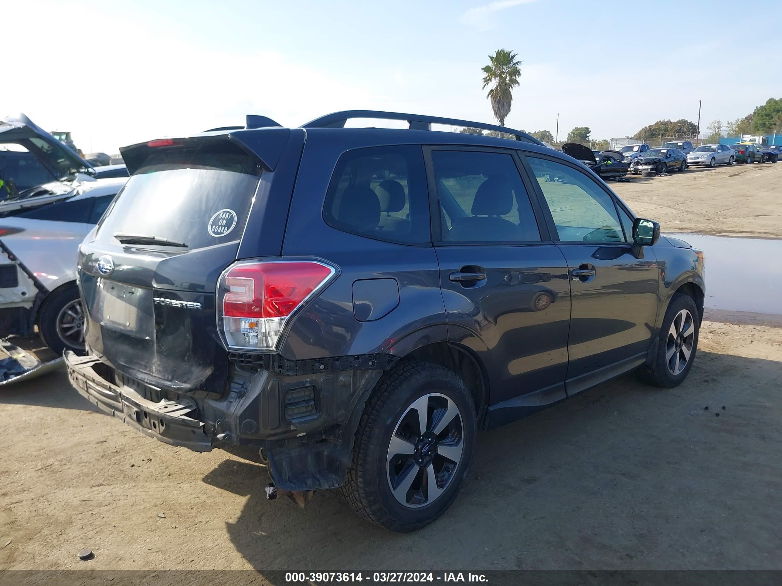 Photo 3 VIN: JF2SJAEC1JH559950 - SUBARU FORESTER 