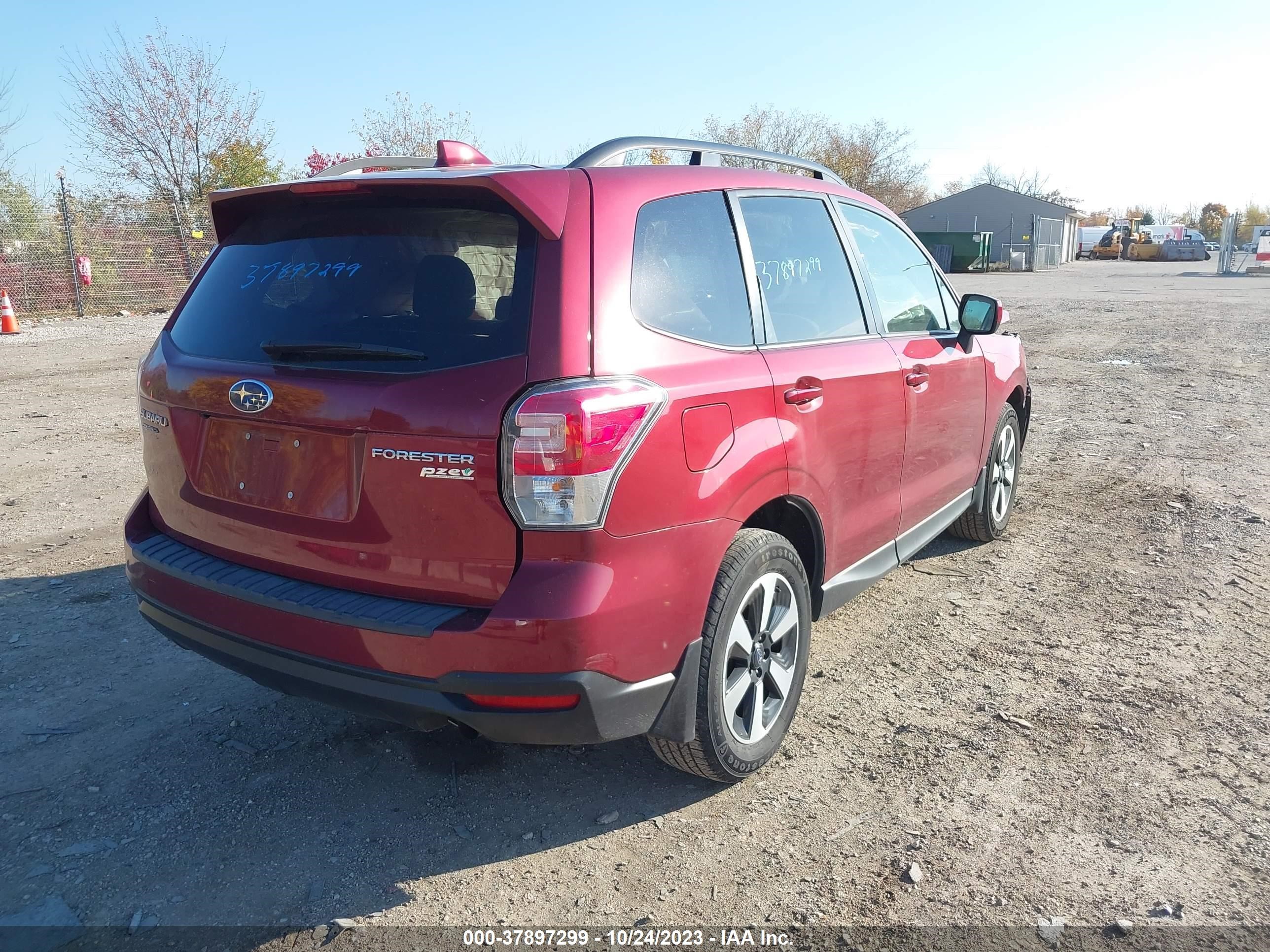 Photo 3 VIN: JF2SJAEC3HH461710 - SUBARU FORESTER 