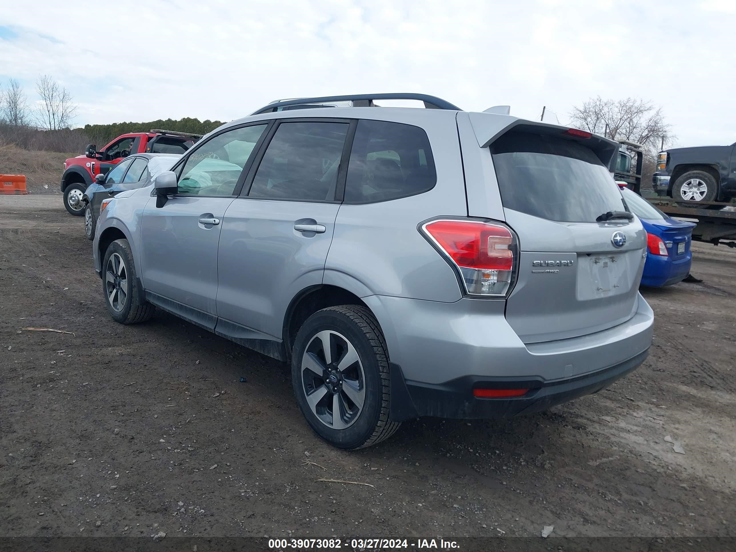 Photo 2 VIN: JF2SJAEC3HH594547 - SUBARU FORESTER 