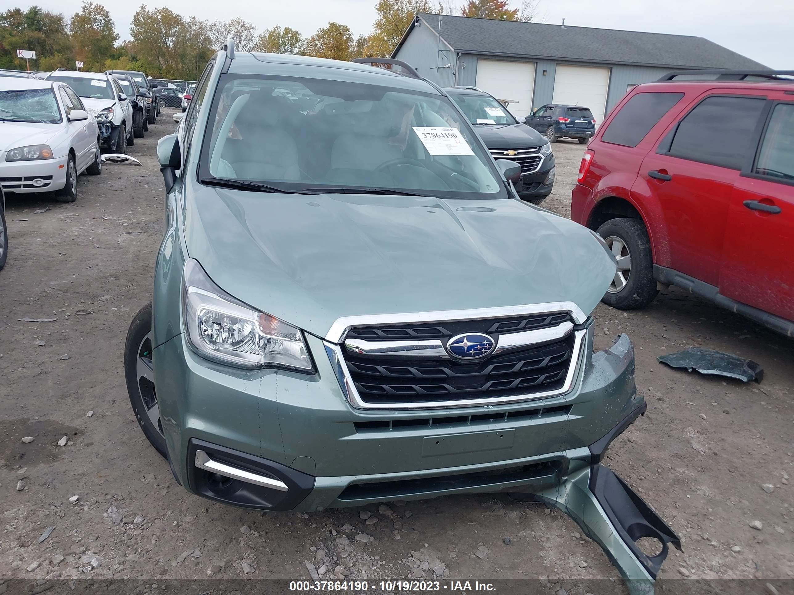 Photo 11 VIN: JF2SJAEC4JH605853 - SUBARU FORESTER 