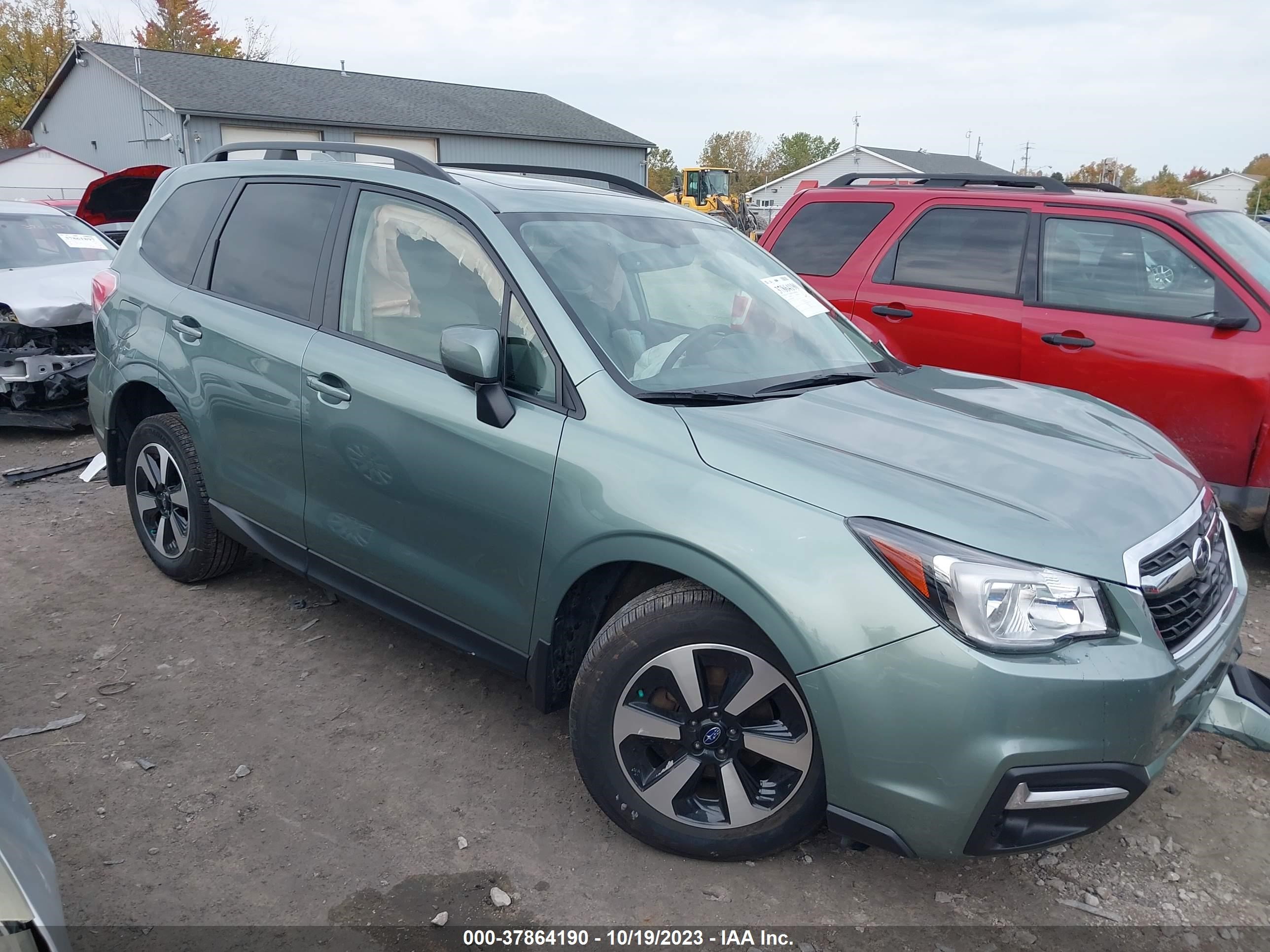 Photo 12 VIN: JF2SJAEC4JH605853 - SUBARU FORESTER 