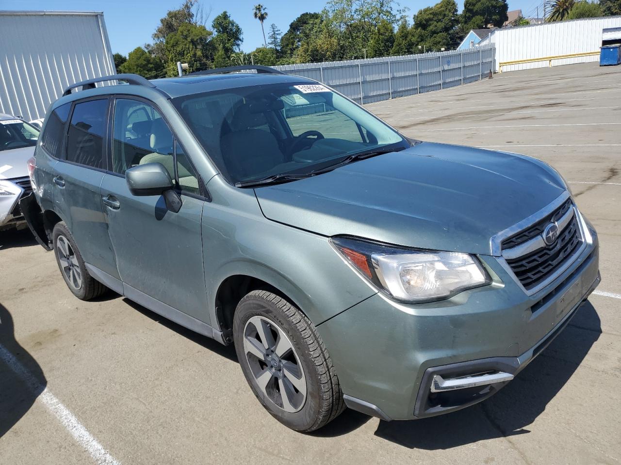 Photo 3 VIN: JF2SJAEC6HH460888 - SUBARU FORESTER 