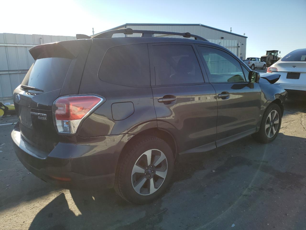 Photo 2 VIN: JF2SJAEC7HH800856 - SUBARU FORESTER 