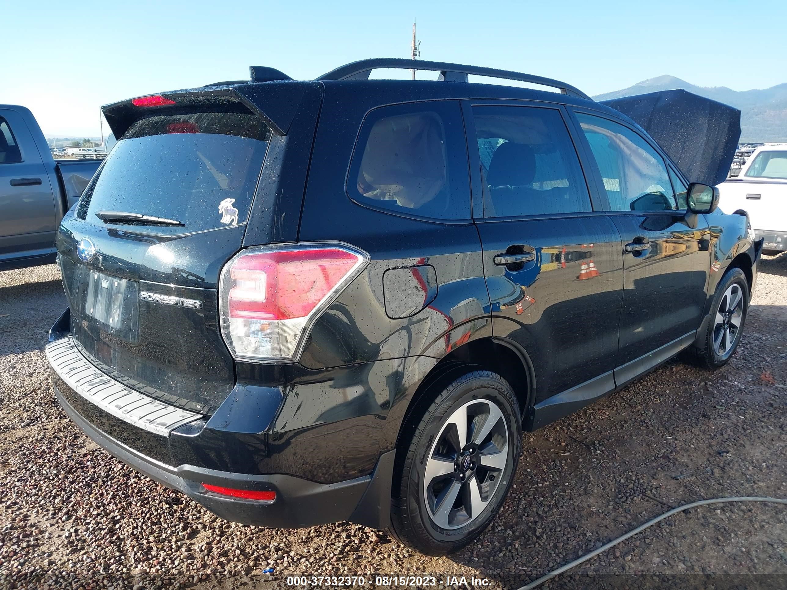 Photo 3 VIN: JF2SJAEC7JH441160 - SUBARU FORESTER 