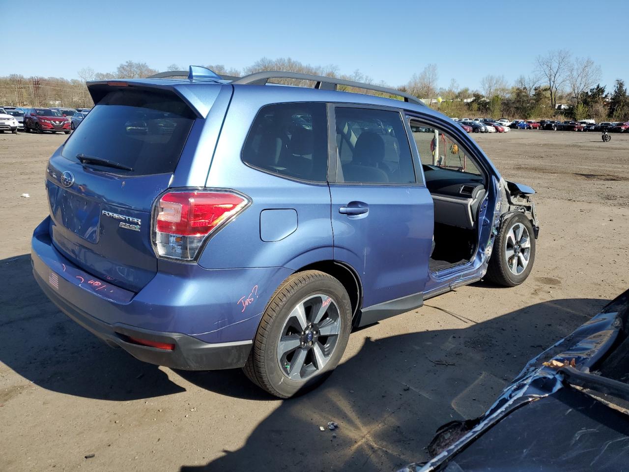 Photo 2 VIN: JF2SJAEC9HG495950 - SUBARU FORESTER 