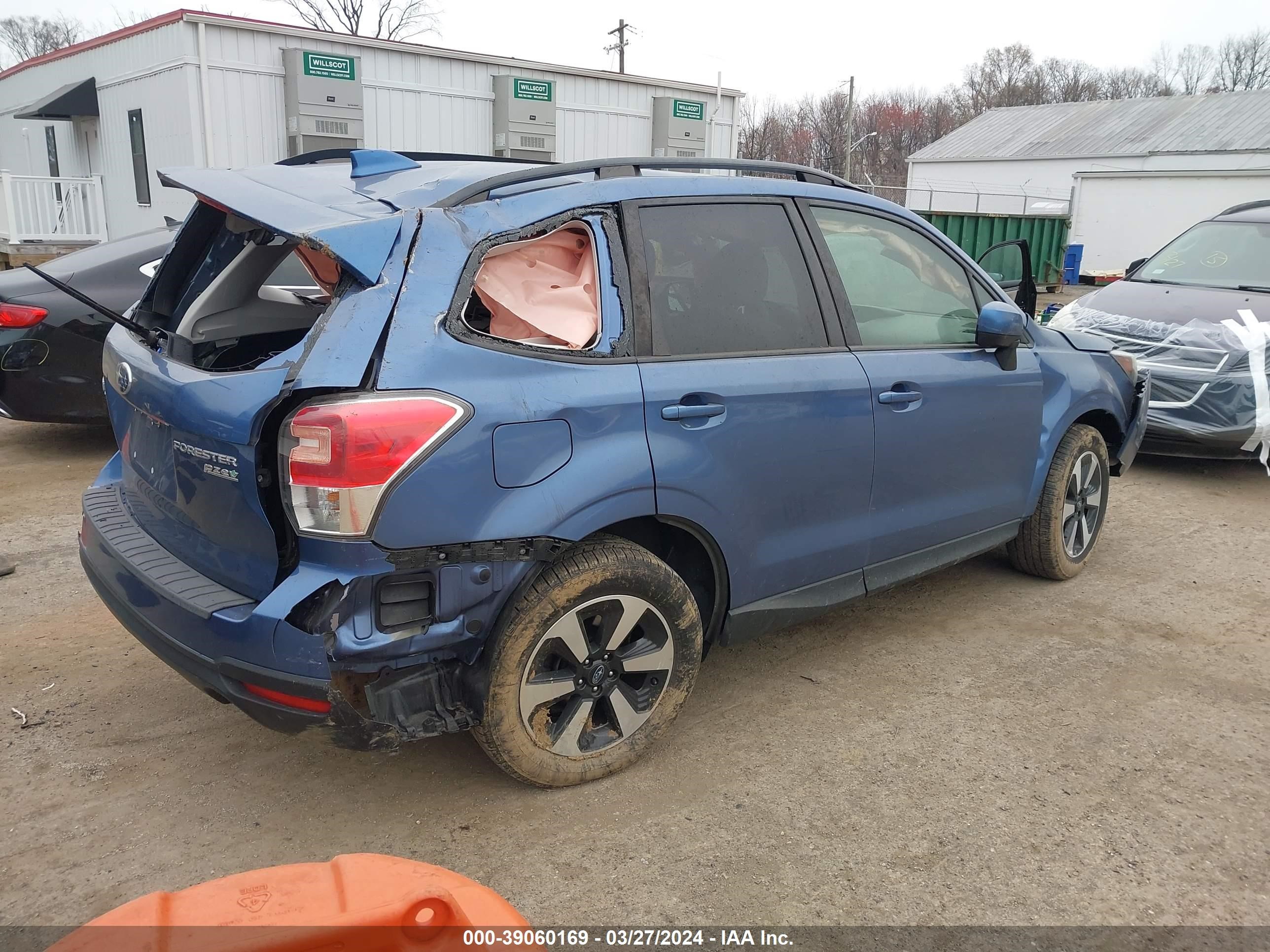 Photo 3 VIN: JF2SJAEC9HH410079 - SUBARU FORESTER 