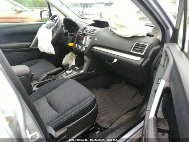 Photo 4 VIN: JF2SJAGC0HH529572 - SUBARU FORESTER 