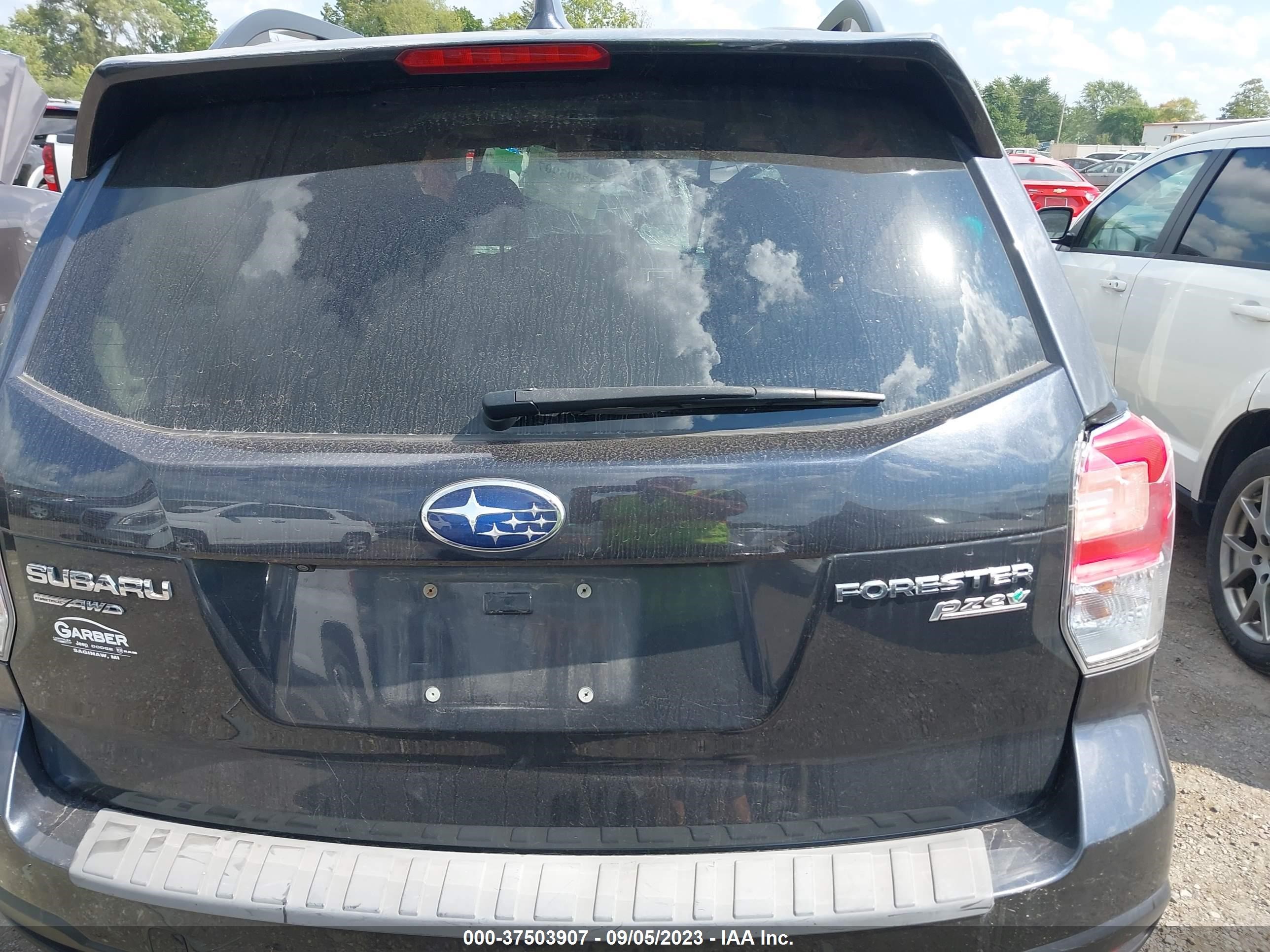 Photo 16 VIN: JF2SJAGC0HH577010 - SUBARU FORESTER 