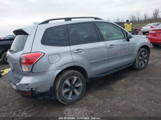 Photo 3 VIN: JF2SJAGC5JH532490 - SUBARU FORESTER 