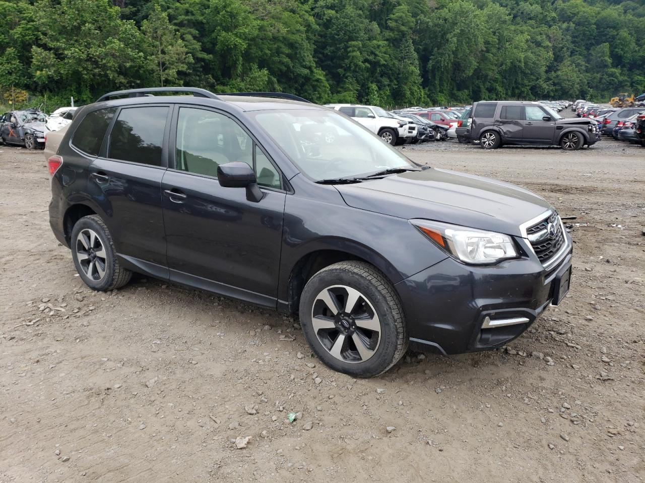 Photo 3 VIN: JF2SJAGC6HH538521 - SUBARU FORESTER 