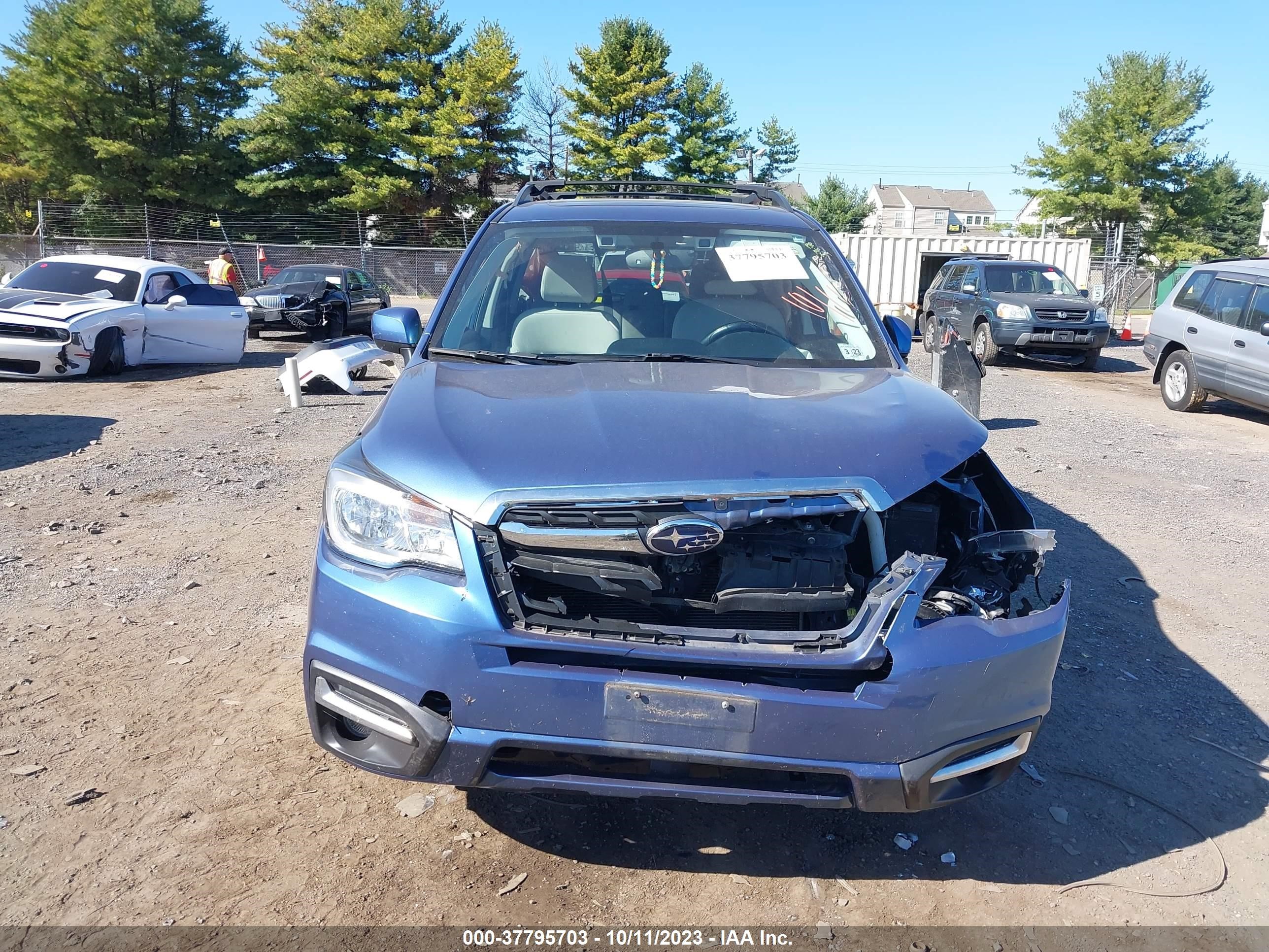 Photo 11 VIN: JF2SJAGC6JH495353 - SUBARU FORESTER 