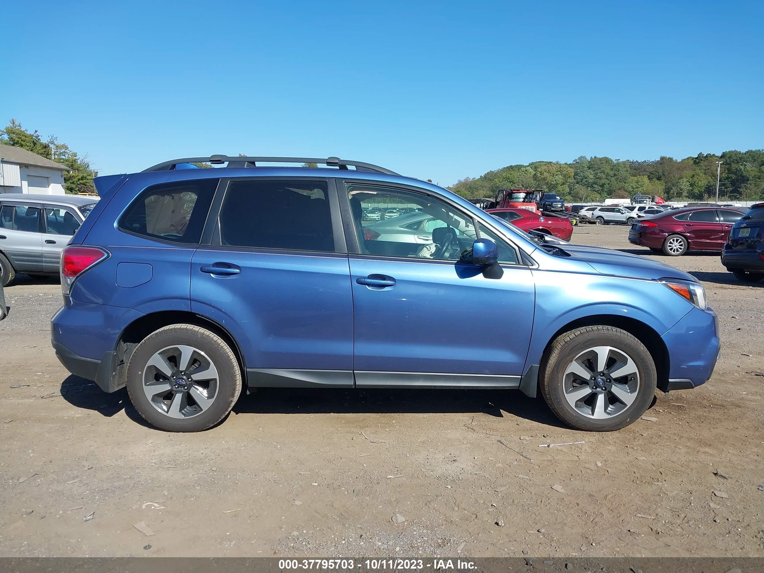 Photo 12 VIN: JF2SJAGC6JH495353 - SUBARU FORESTER 