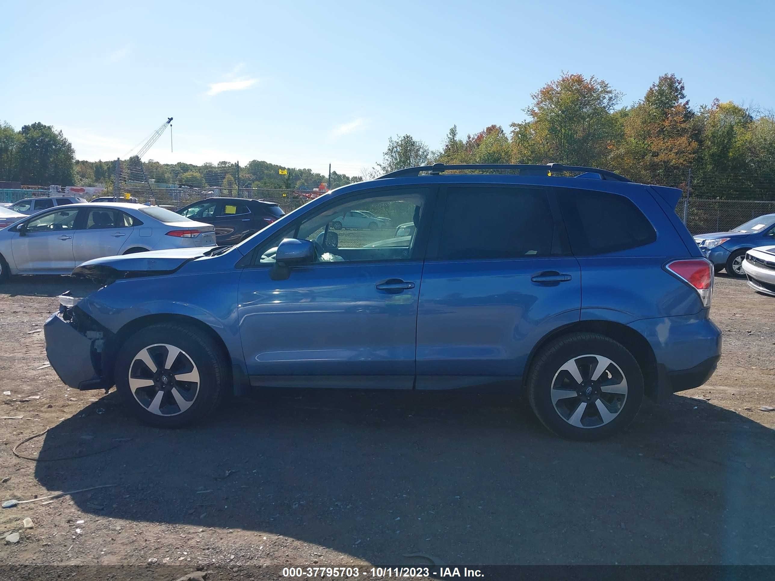 Photo 13 VIN: JF2SJAGC6JH495353 - SUBARU FORESTER 