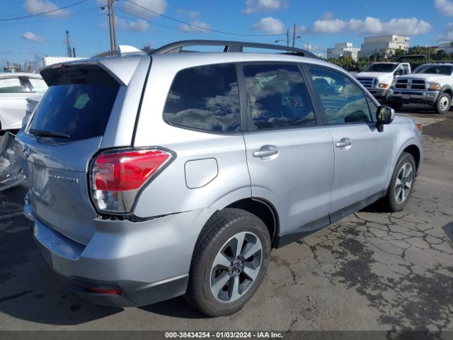 Photo 3 VIN: JF2SJAGC7JH482983 - SUBARU FORESTER 