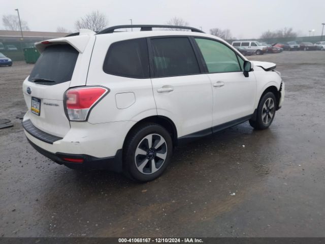 Photo 3 VIN: JF2SJAGC7JH523483 - SUBARU FORESTER 