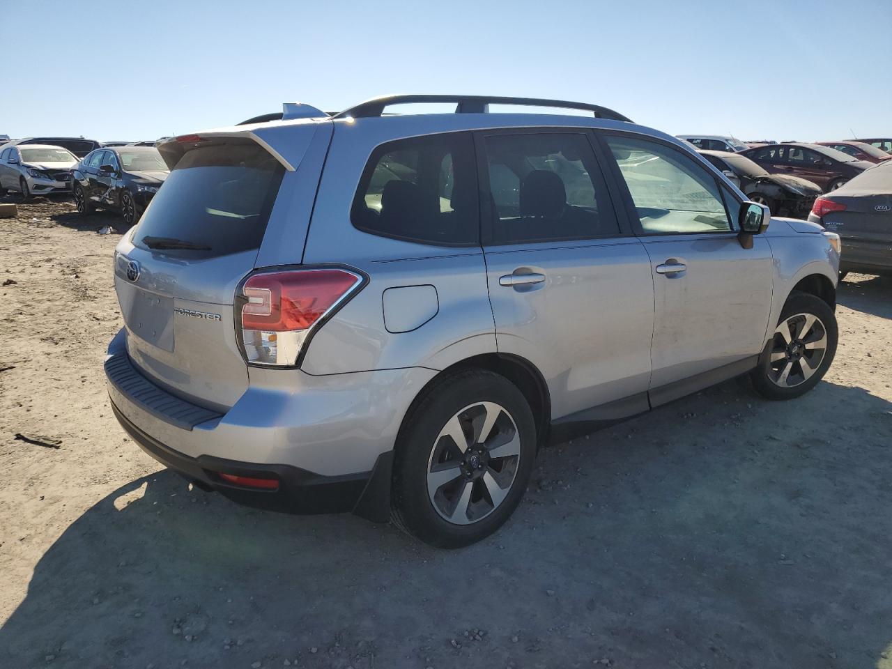 Photo 2 VIN: JF2SJAGC7JH600854 - SUBARU FORESTER 