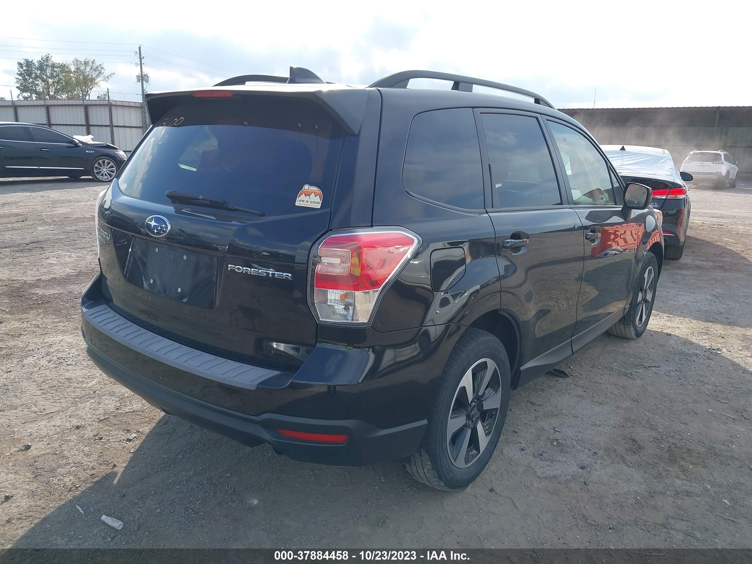 Photo 3 VIN: JF2SJAGC8JH428172 - SUBARU FORESTER 