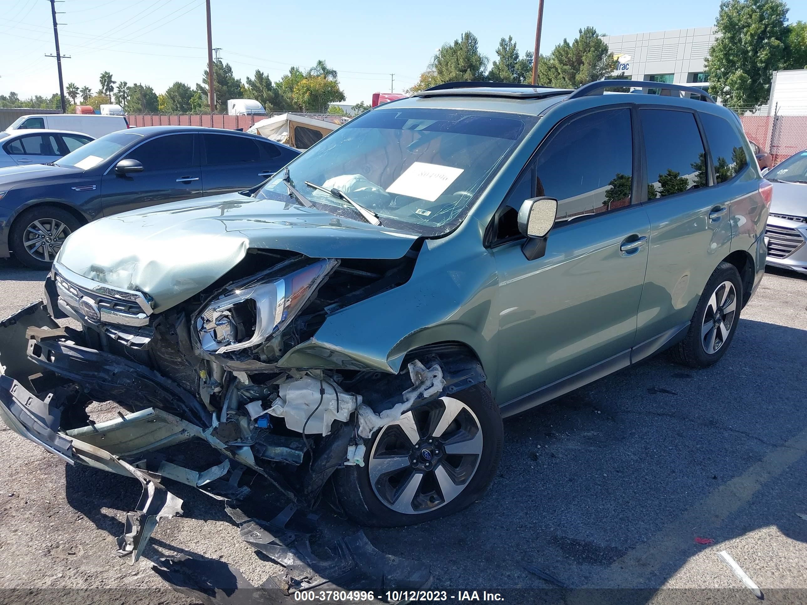 Photo 1 VIN: JF2SJAGC8JH481373 - SUBARU FORESTER 