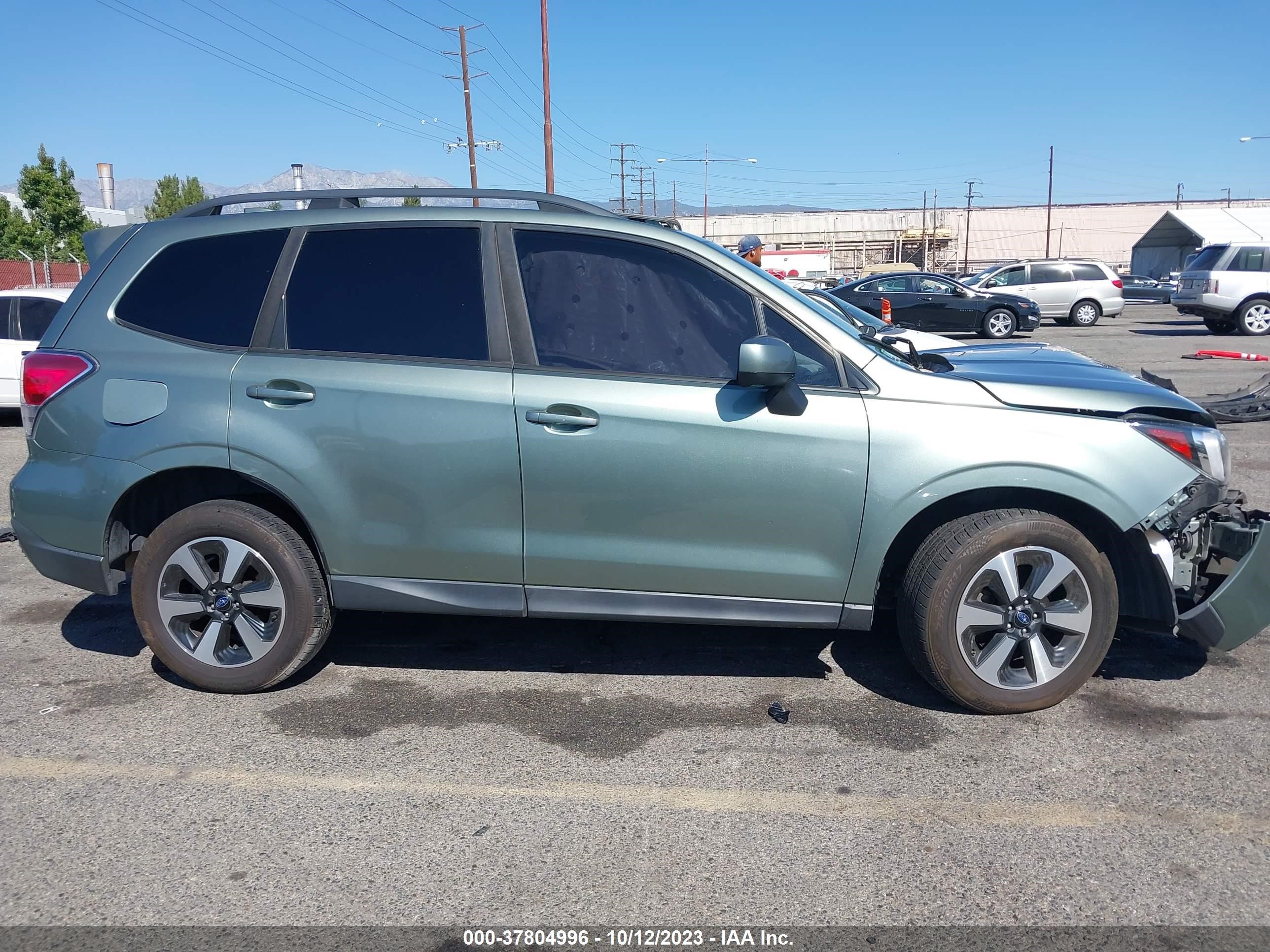 Photo 13 VIN: JF2SJAGC8JH481373 - SUBARU FORESTER 