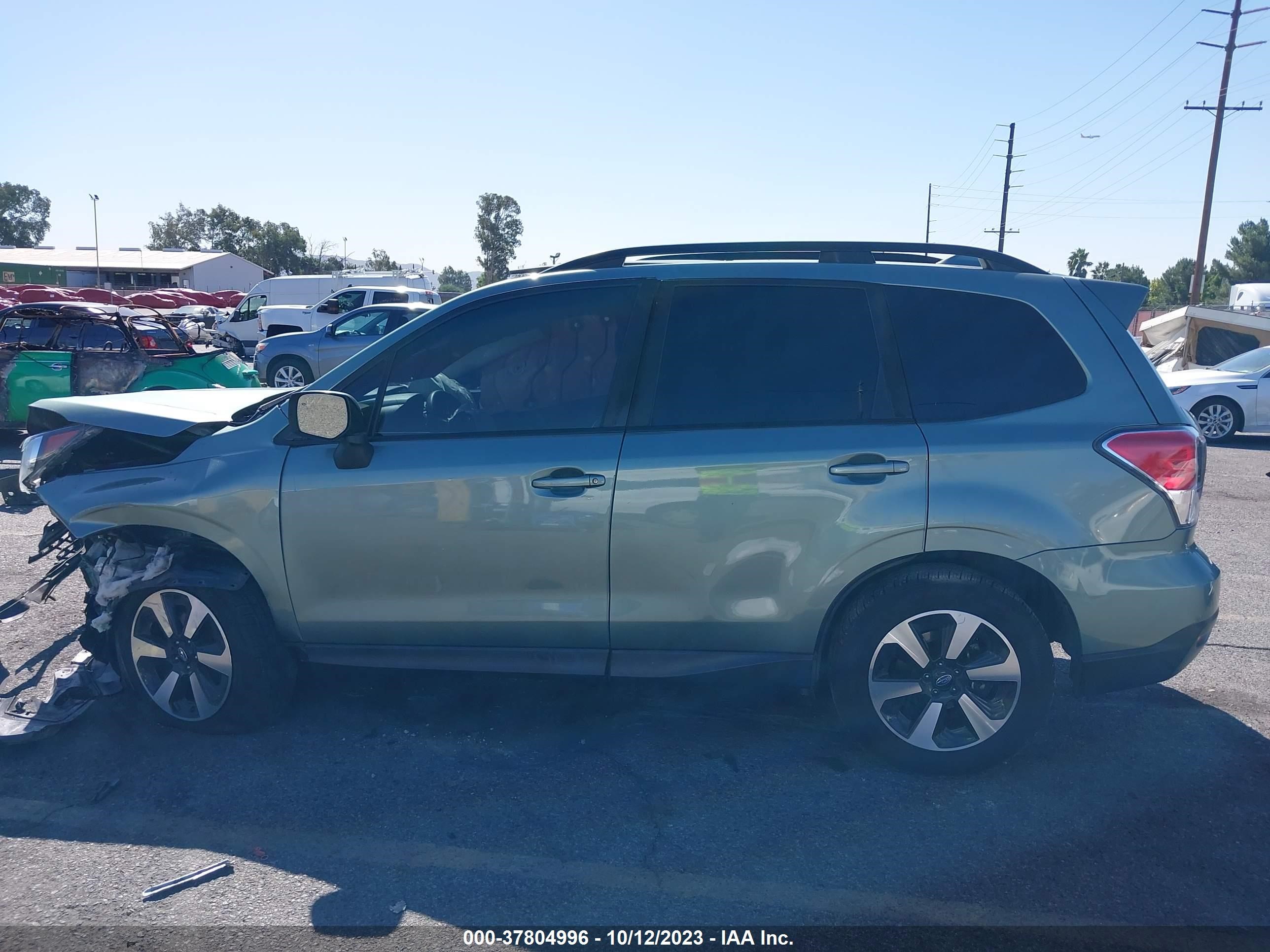 Photo 14 VIN: JF2SJAGC8JH481373 - SUBARU FORESTER 