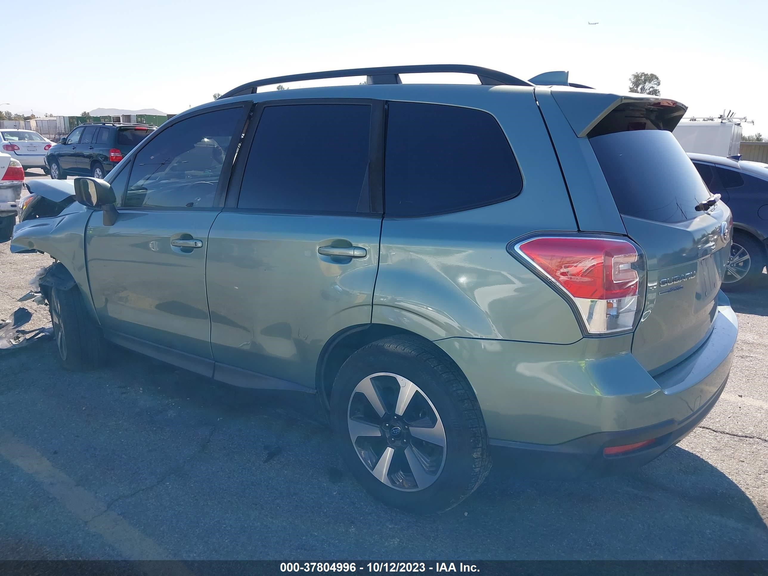 Photo 2 VIN: JF2SJAGC8JH481373 - SUBARU FORESTER 