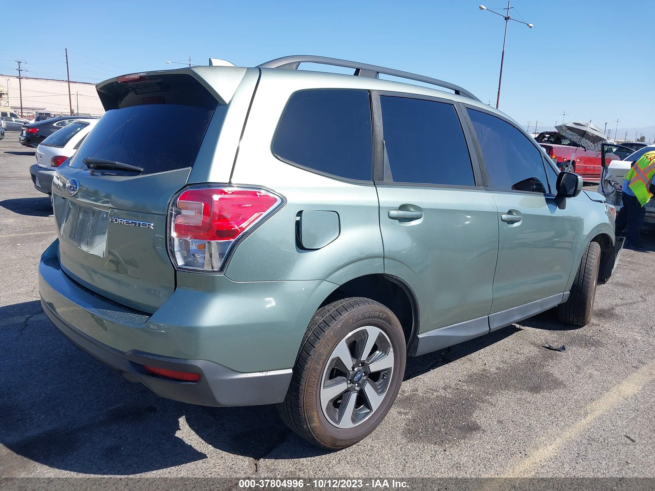 Photo 3 VIN: JF2SJAGC8JH481373 - SUBARU FORESTER 