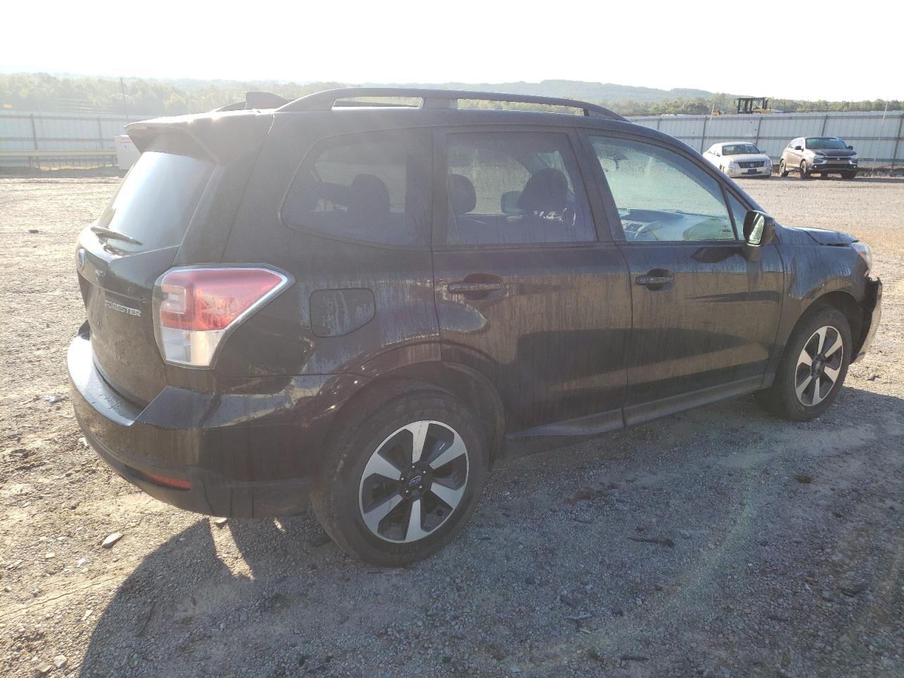 Photo 2 VIN: JF2SJAGC8JH583224 - SUBARU FORESTER 