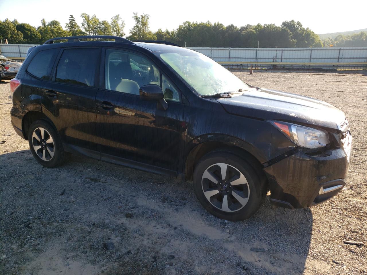 Photo 3 VIN: JF2SJAGC8JH583224 - SUBARU FORESTER 