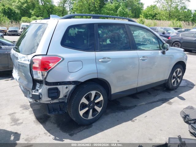 Photo 3 VIN: JF2SJAGC9JH470320 - SUBARU FORESTER 