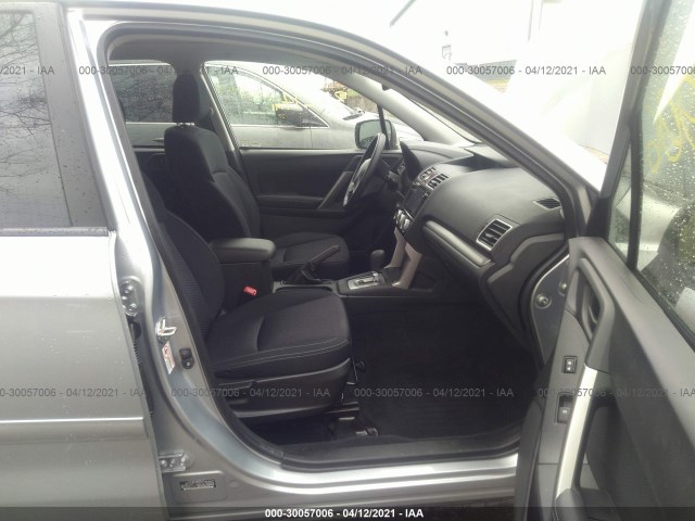 Photo 4 VIN: JF2SJAGCXGH565994 - SUBARU FORESTER 