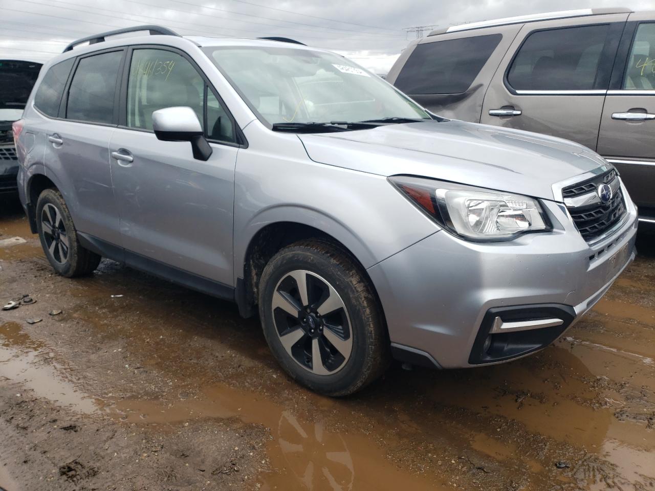 Photo 3 VIN: JF2SJAGCXJH402253 - SUBARU FORESTER 