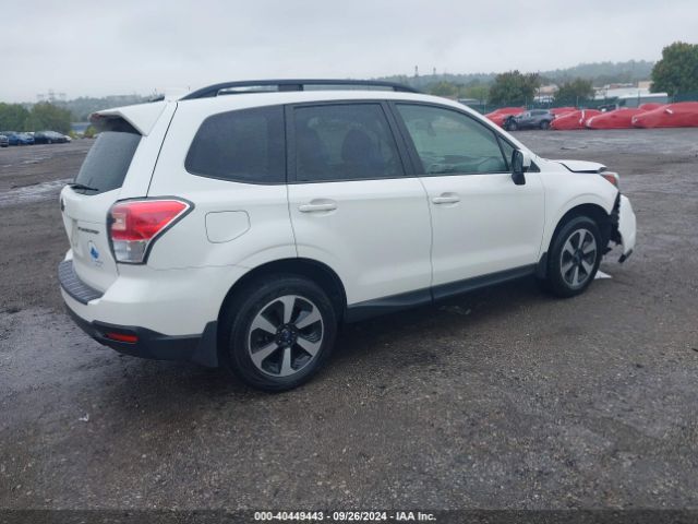 Photo 3 VIN: JF2SJAGCXJH507682 - SUBARU FORESTER 