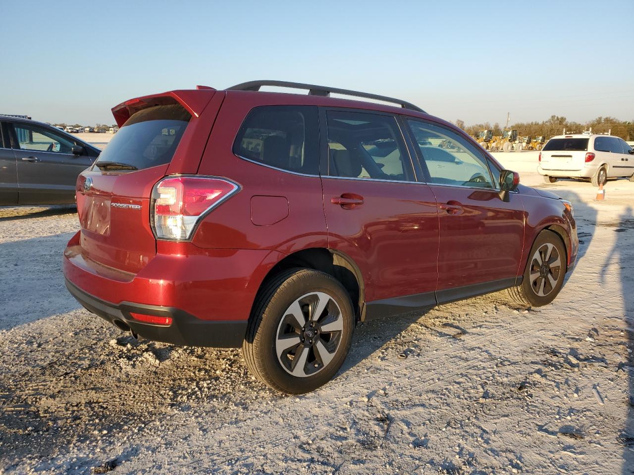 Photo 2 VIN: JF2SJAJC7JH429838 - SUBARU FORESTER 