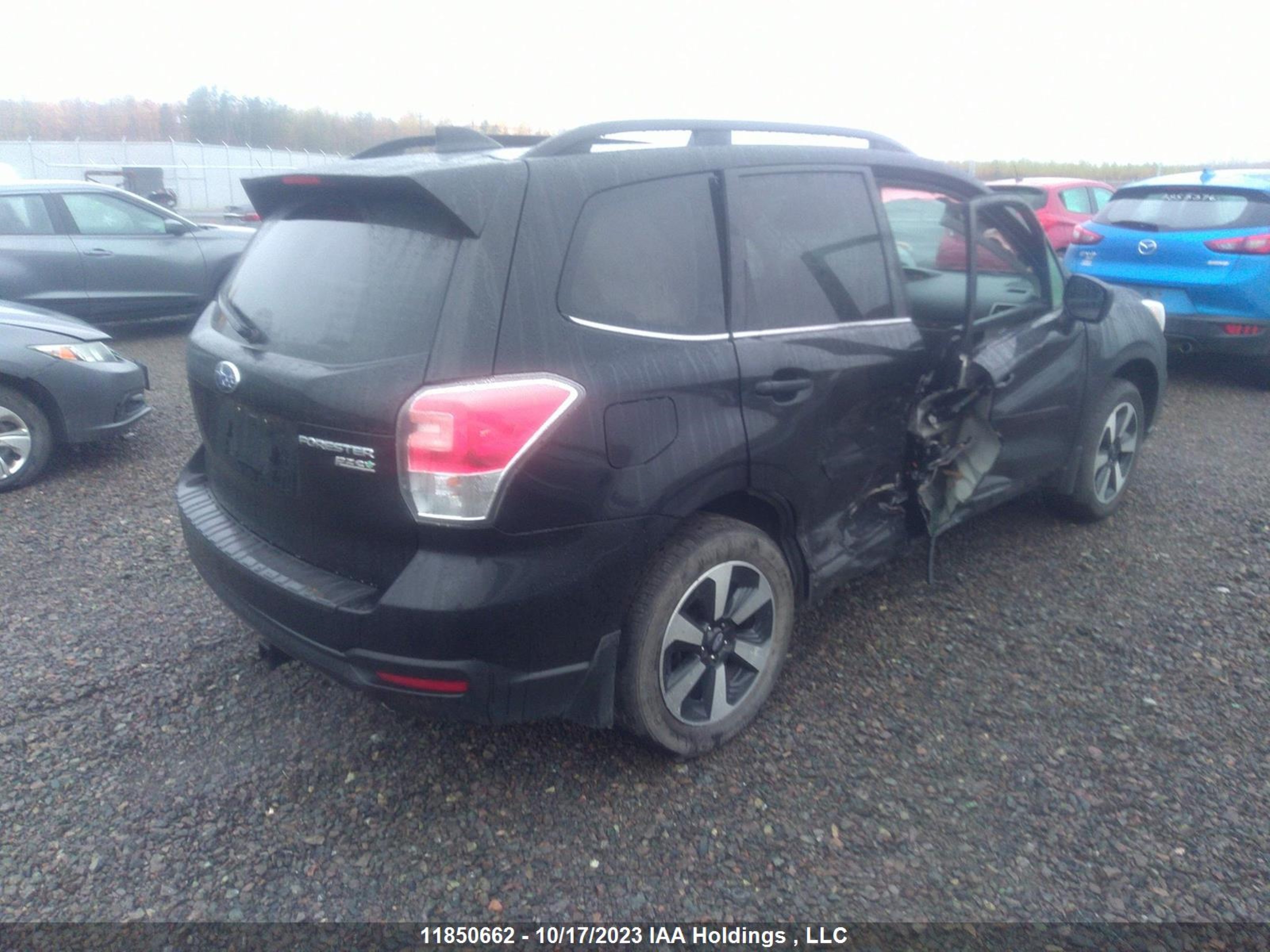 Photo 3 VIN: JF2SJAJC9HH550848 - SUBARU FORESTER 