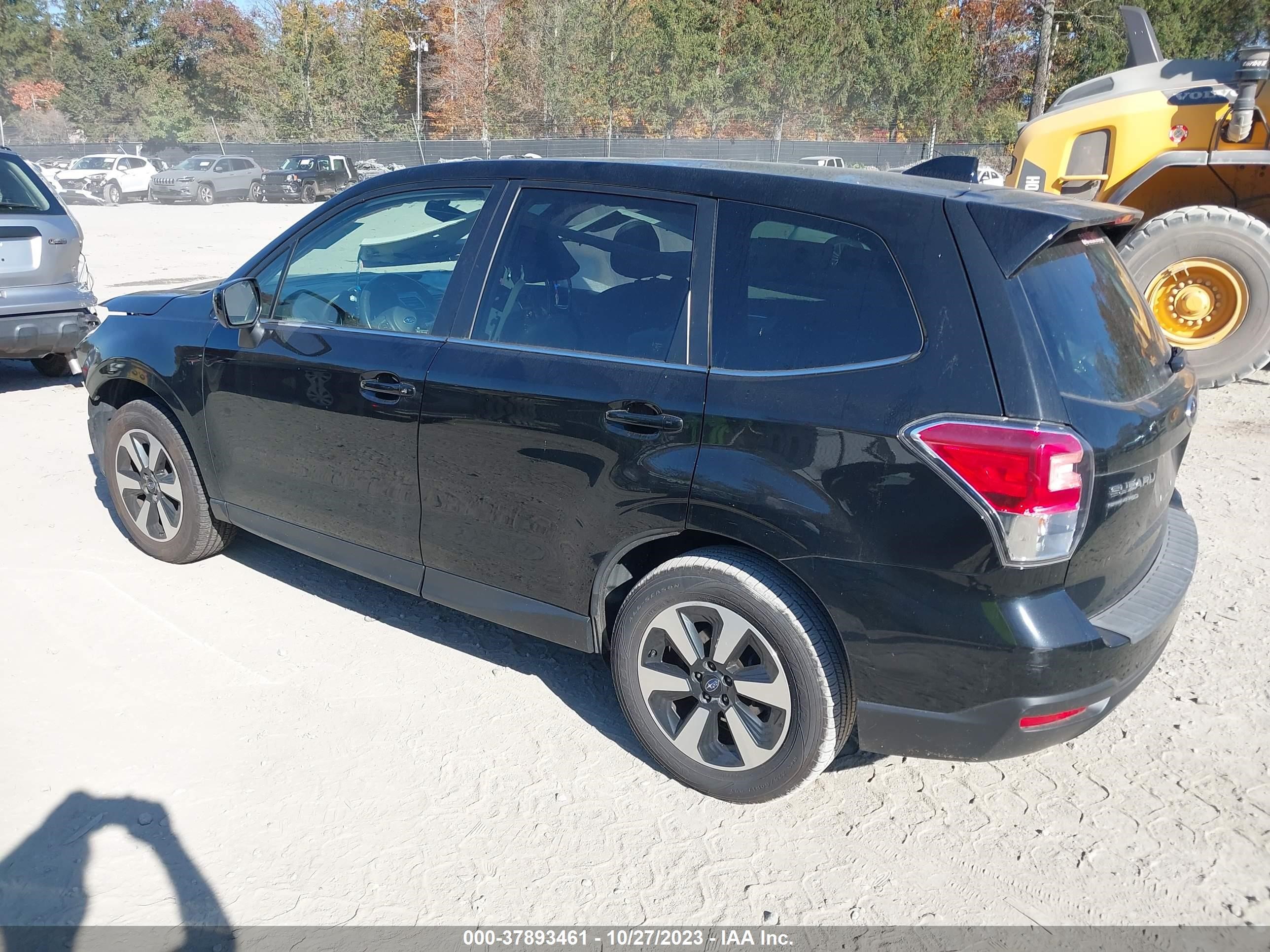 Photo 2 VIN: JF2SJAJCXJH414685 - SUBARU FORESTER 