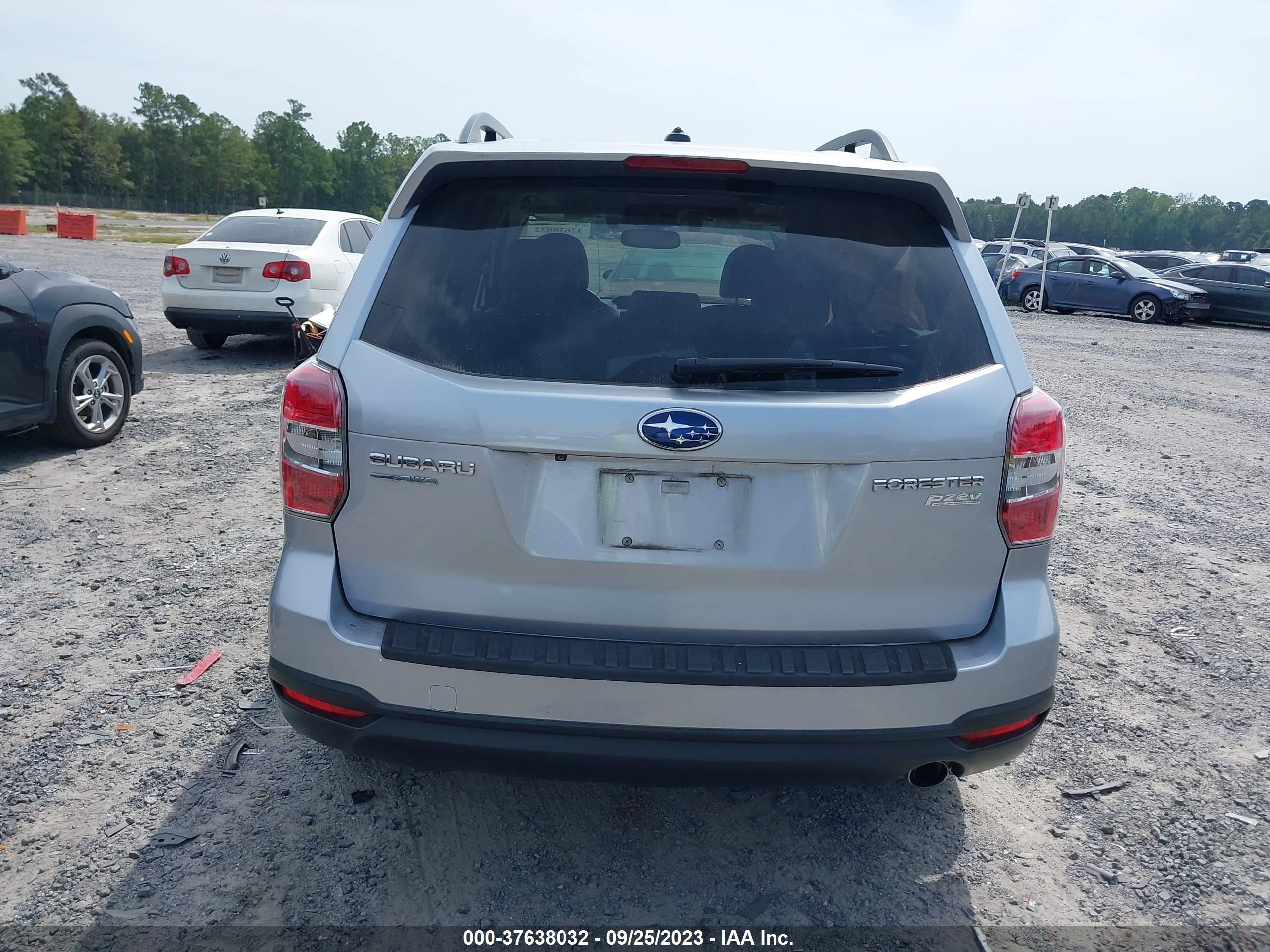 Photo 15 VIN: JF2SJARC6FH517873 - SUBARU FORESTER 