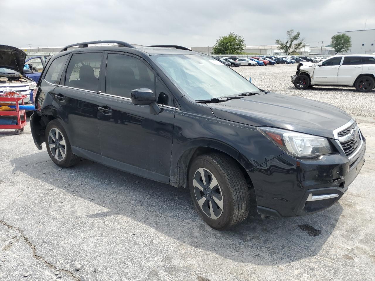 Photo 3 VIN: JF2SJARC6JH474287 - SUBARU FORESTER 