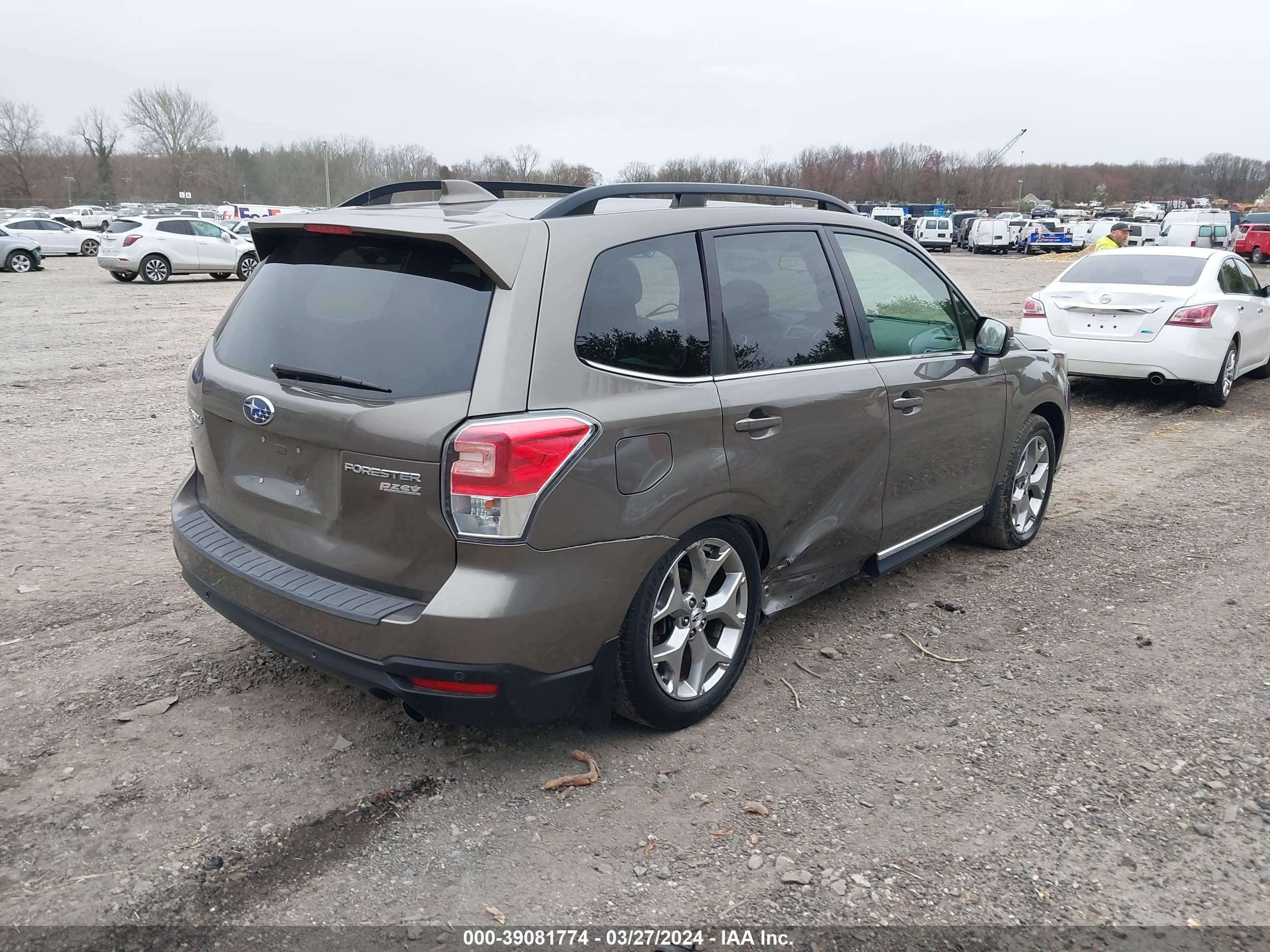 Photo 3 VIN: JF2SJAWC1HH484191 - SUBARU FORESTER 